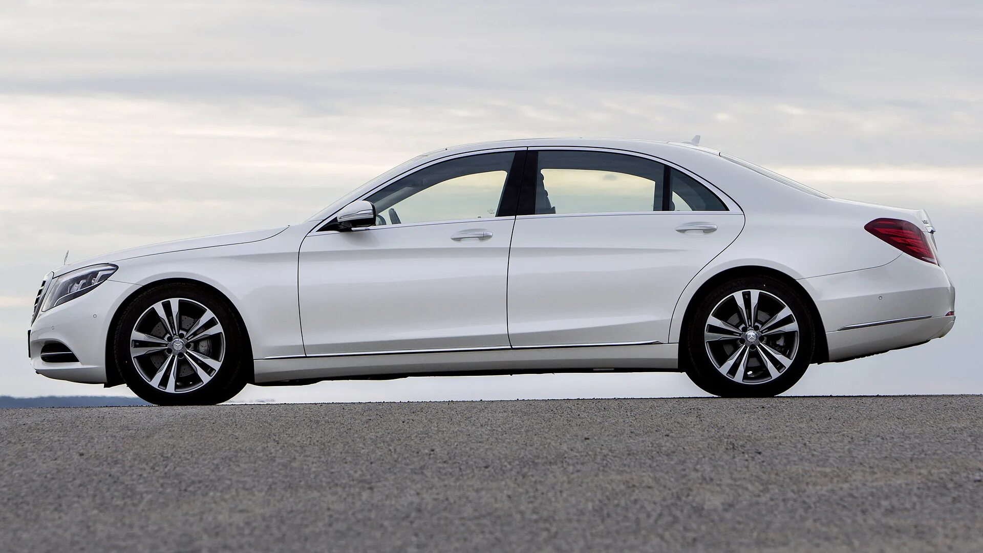 Class long. Мерседес s класс лонг. mercedes benz s class 2014 long. мерседес бенц s350 bluetec 2014. mercedes-benz s 350 bluetec сбоку.