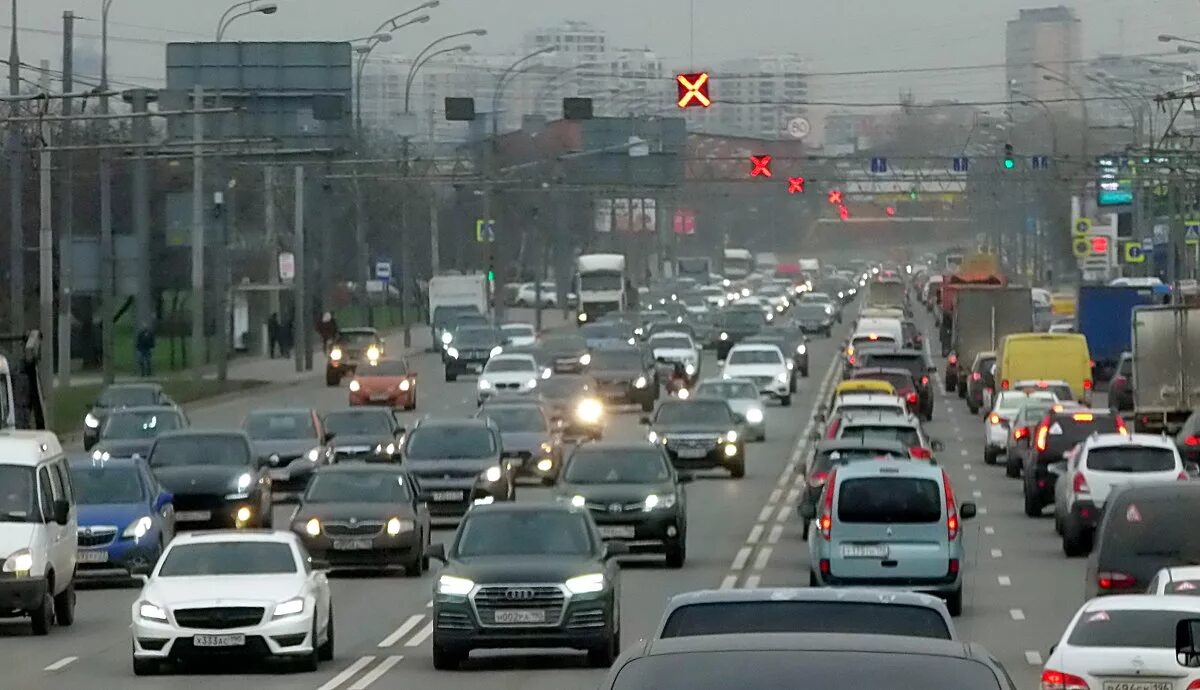 Час пик в городе. Час пик в Москве. Час пик Новосибирск. Тверская улица час пик.