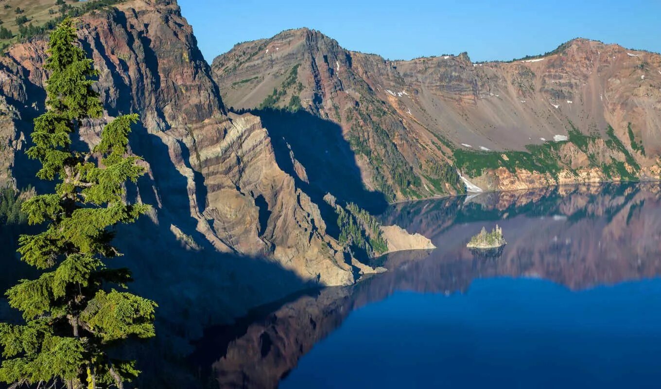 Самое маленькое озеро в америке. Озеро Крейтер Орегон. Кратер Лейк штат Орегон. Национальный парк Крейтер Лейк. Озеро Крейтер, штат Орегон, США.