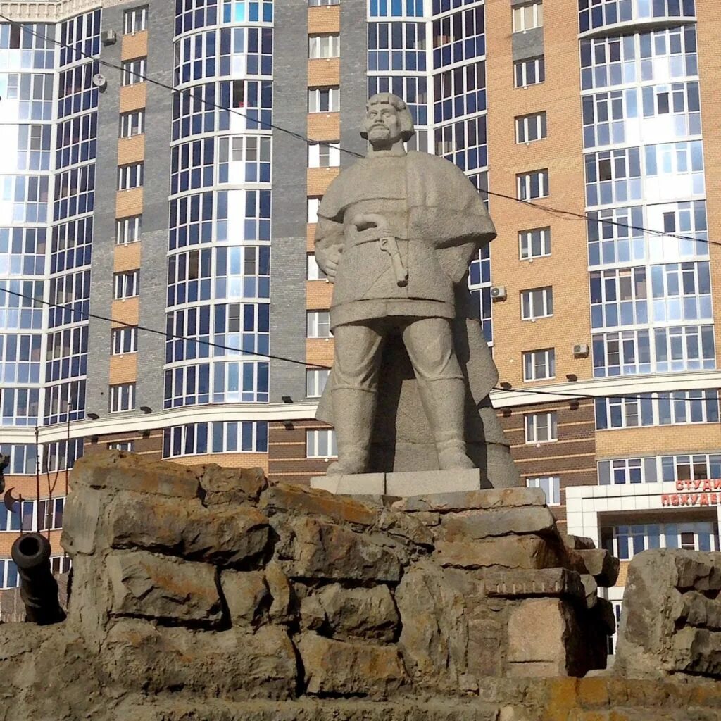 Памятник пугачева саранск. Памятник емельяну пугачёву саранск. памятник е пугачеву саранск. памятник пугачева в саранске. саранск памятник емельяна.