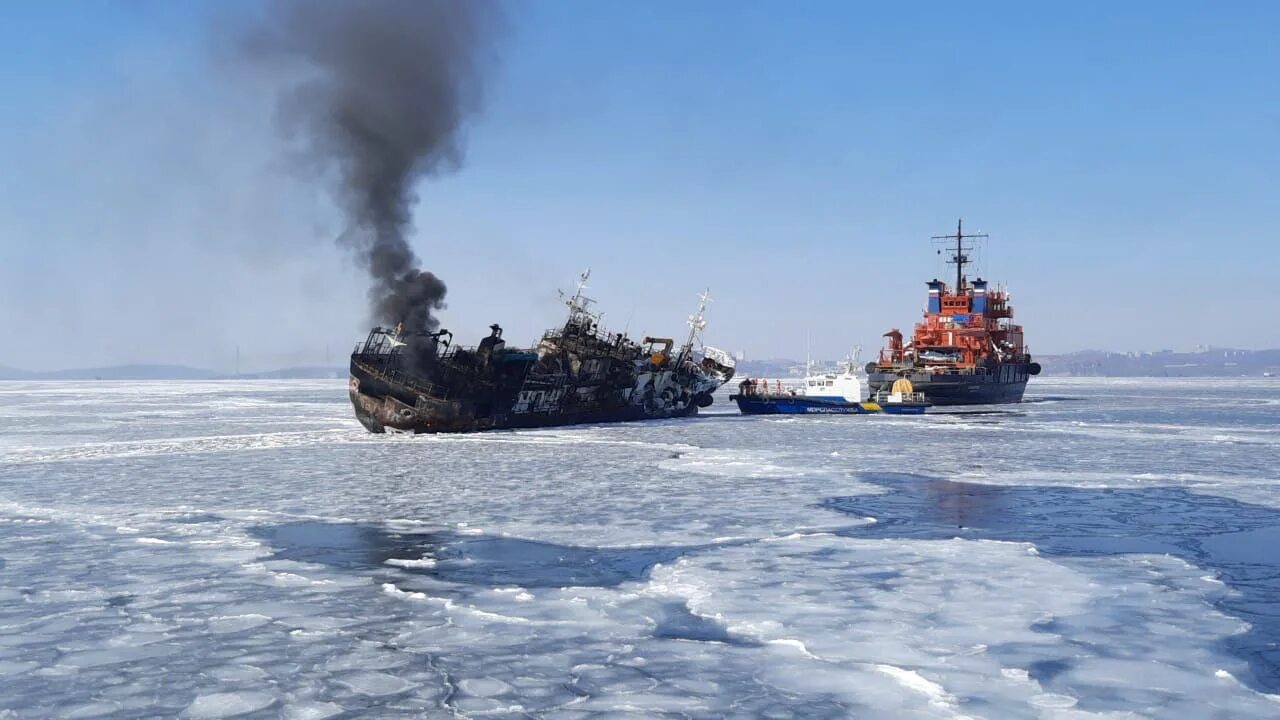 Атомный контейнеровоз севморпуть. Атомный ледокол сибирь. Севморпуть пожар. Атомный ледокол севморпуть. Атомоход севморпуть.