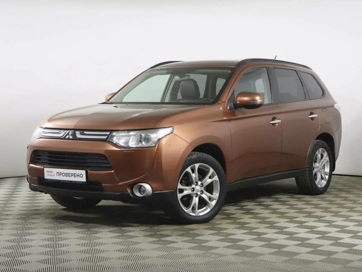 Mitsubishi outlander продажа. Мицубиси Аутлендер 4 поколения. Аутлендер Митсубиси 2013 коричневый. Коричневый Аутлендер 2022. Машина Mitsubishi Outlander 2022.