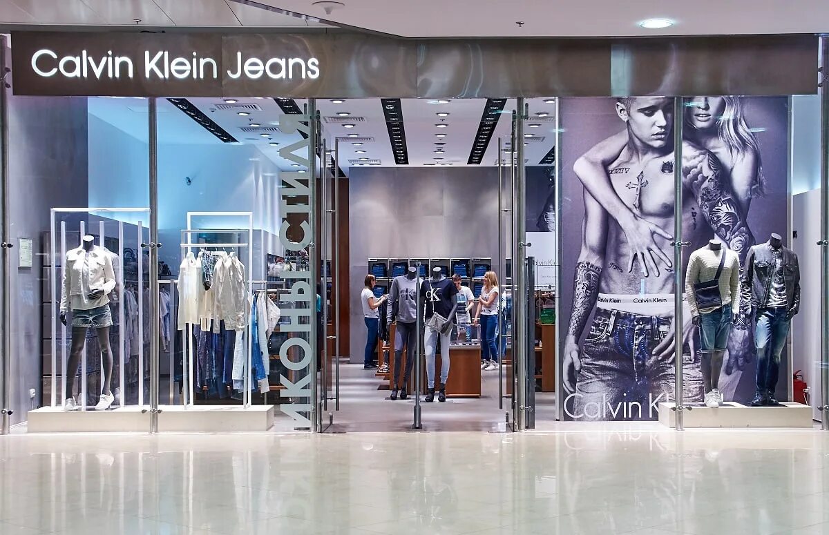 Дом моды кельвин кляйн где находится. Бутик кельвин кляйн. calvin klein jeans в охотном ряду. бутик calvin klein в москве. кальвин кляйн магазины.
