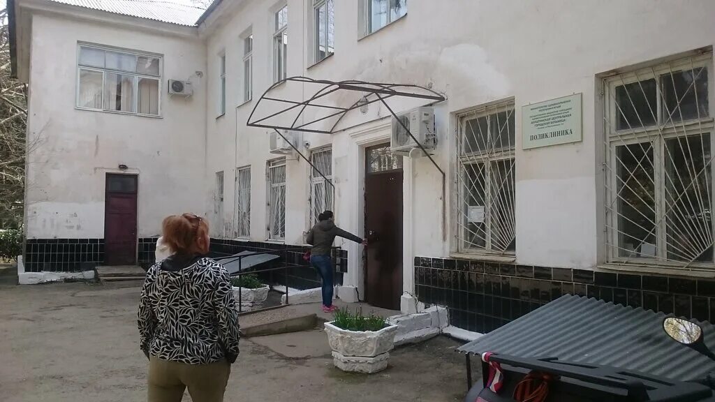 главврач алуштинской цгб. городская поликлиника алушта. алуштинская центральная городская больница. детская поликлиника алушта. капитальный ремонт.