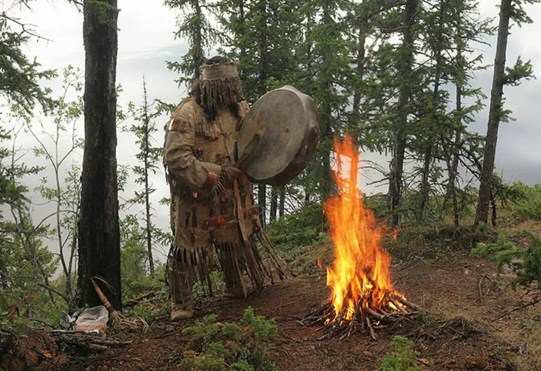 Шаман манси. Сибирский шаман Якут. Камлание шамана. Компромат на шамана