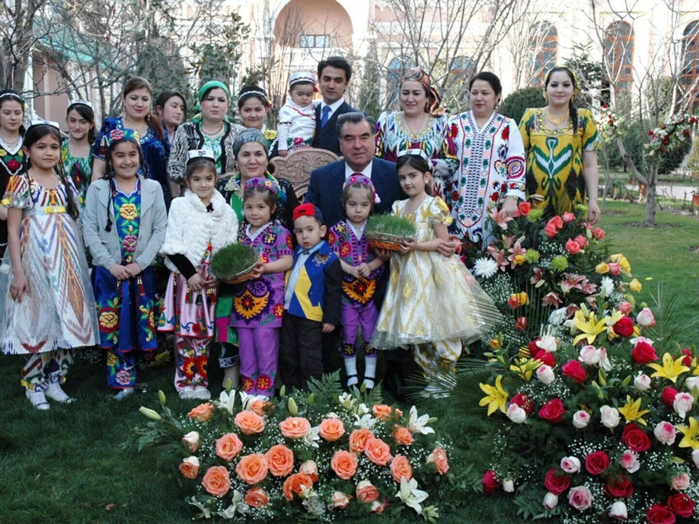 Таджикский биография. Семья Эмомали Рахмон. Жена президента Таджикистана Эмомали Рахмонов. Дети президента Таджикистана Эмомали Рахмон.