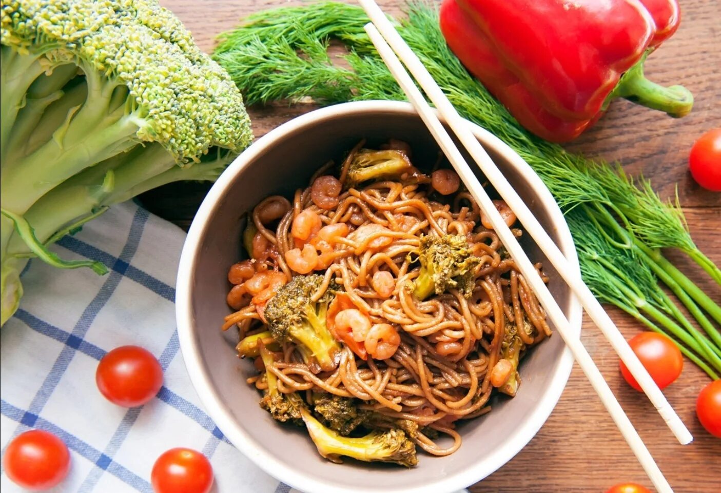 тори ясай соба. якисоба. гречневая лапша с овощами и мясом. соба с говядиной. гречневая лапша рецепты.