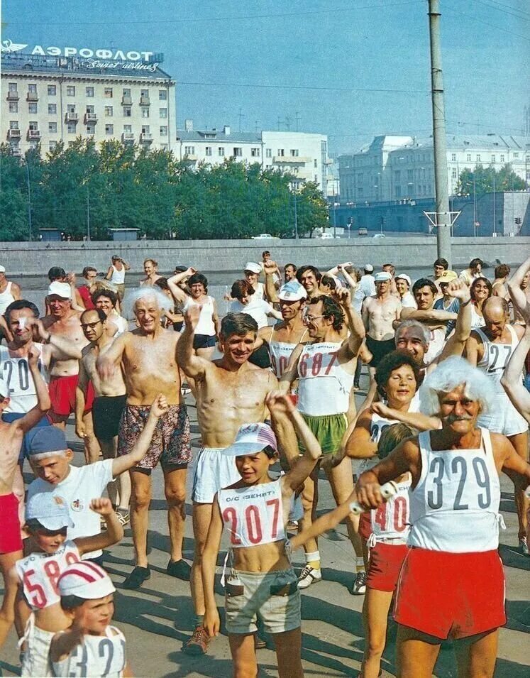 Советские люди. Советские люди. Торговля овощами в ссср. Советское время. Снимки из ссср.