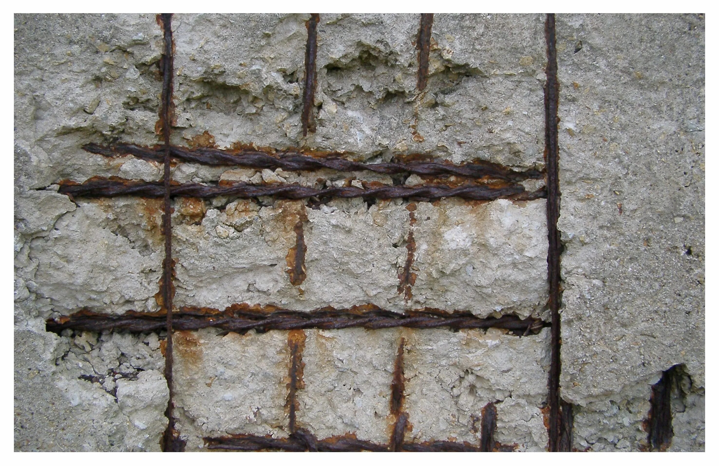 Карбонизация арматуры в бетоне. Коррозия выщелачивания бетона. Разрушение защитного слоя бетона с оголением арматуры. Электрокоррозия бетона.