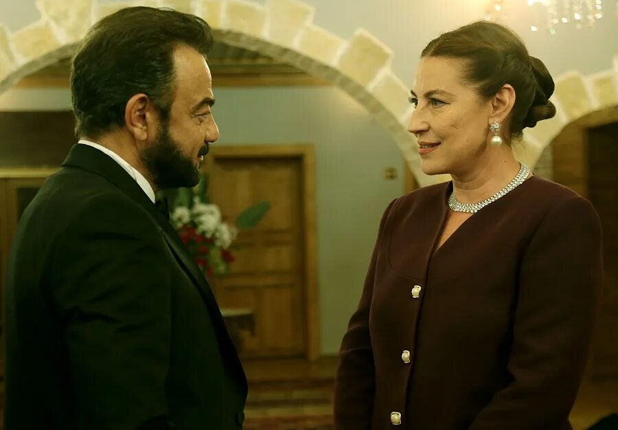 Однажды в чукурова зулейха. Однажды в стамбуле. Однажды в россии ирония судьбы с картунковой. Однажды в чукурова зулейха. Турки на улицах стамбула.