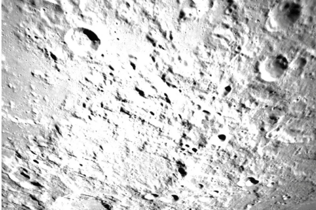 Обратная сторона луны есть. Чандраян-3. Чандраян 2 снимки Аполлона. Снимки обратной стороны Луны высокого разрешения. Снимки Луны спутником Чандраян.