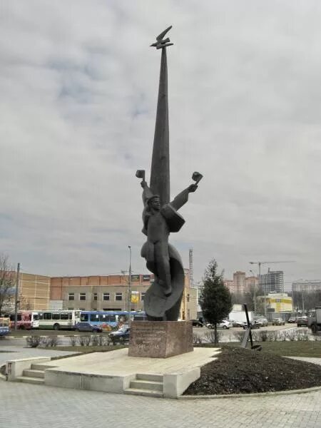 Площадь соловецких. Памятник соловецким юнгам в москве. памятник соловецким юнгам в архангельске. памятник юнгам северного флота в москве. площадь соловецких юнг.