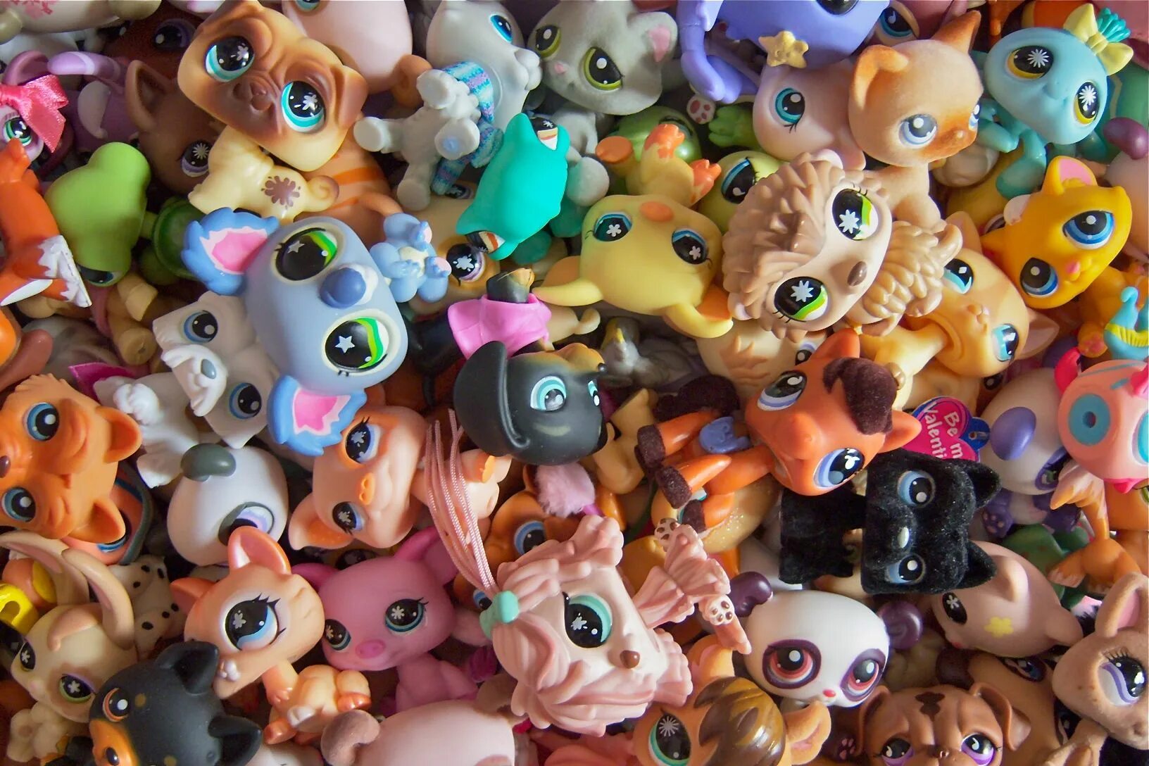 1 pet shop. Маленький пэтс LPS. Лпс Littlest Pet shop. Pet shop 1 коллекция лпс. Кучу пет шопов лпс.