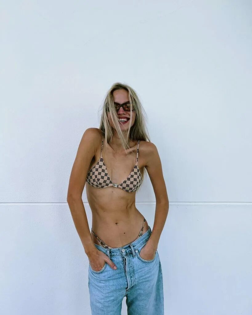 #Cannes@top_models - Саша Лусс в платье Magda Butrym перед премьерным показом фи