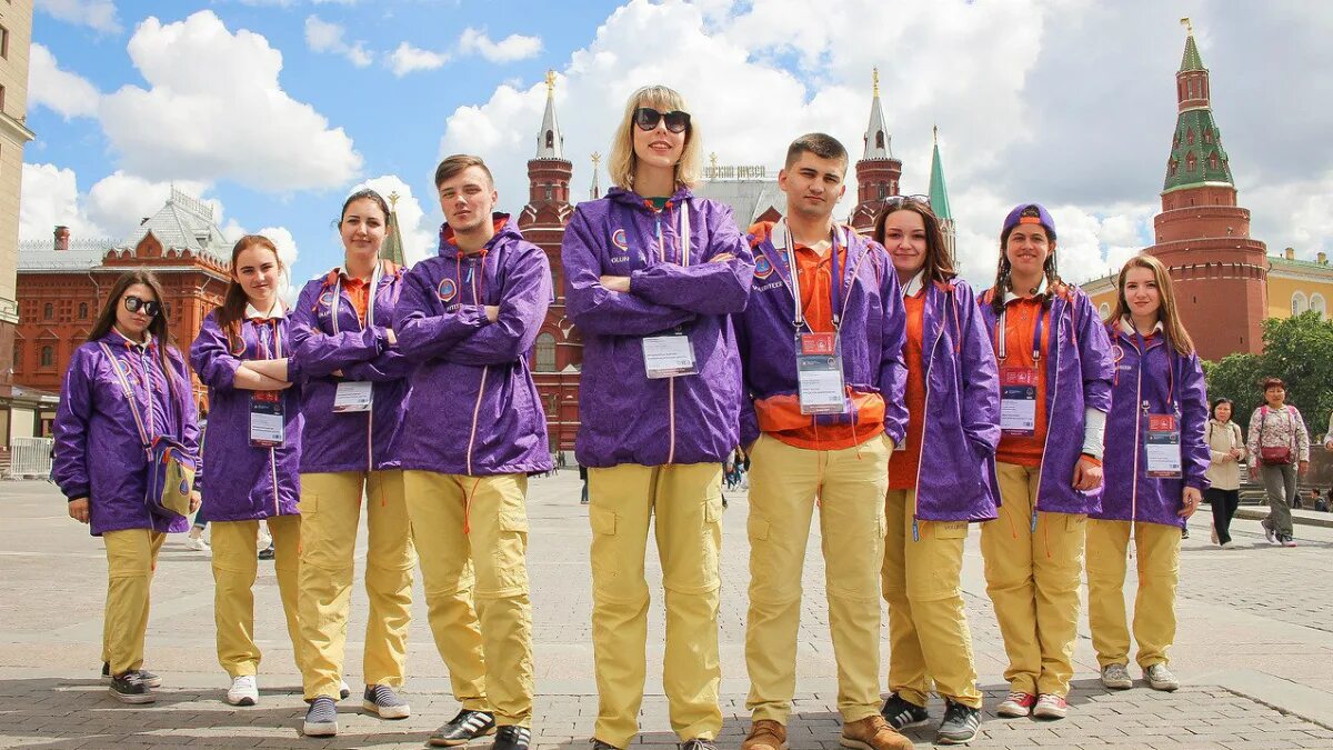 Одежда волонтеров. Волонтеры Москвы Мосволонтер. Форма волонтеров. Одежда для волонтеров. Форма волонтеров Москва.