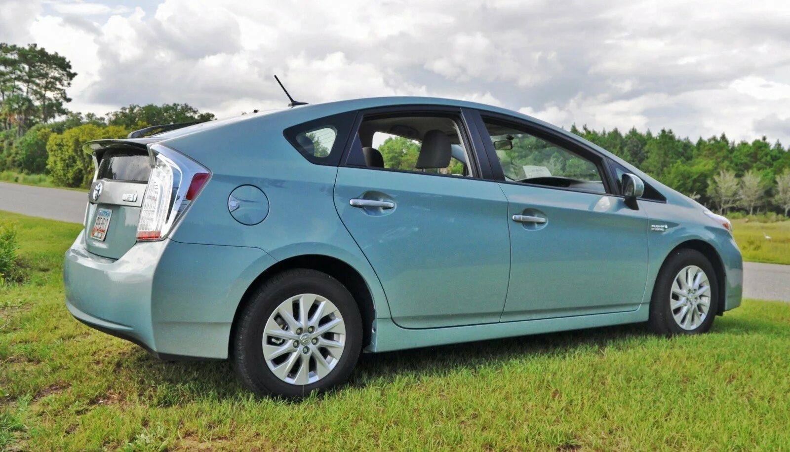 Toyota prius 2014. Тойота приус 2014. Toyota prius hybrid 2014. Тойота приус 2014 года. Toyota prius hybrid 2014.