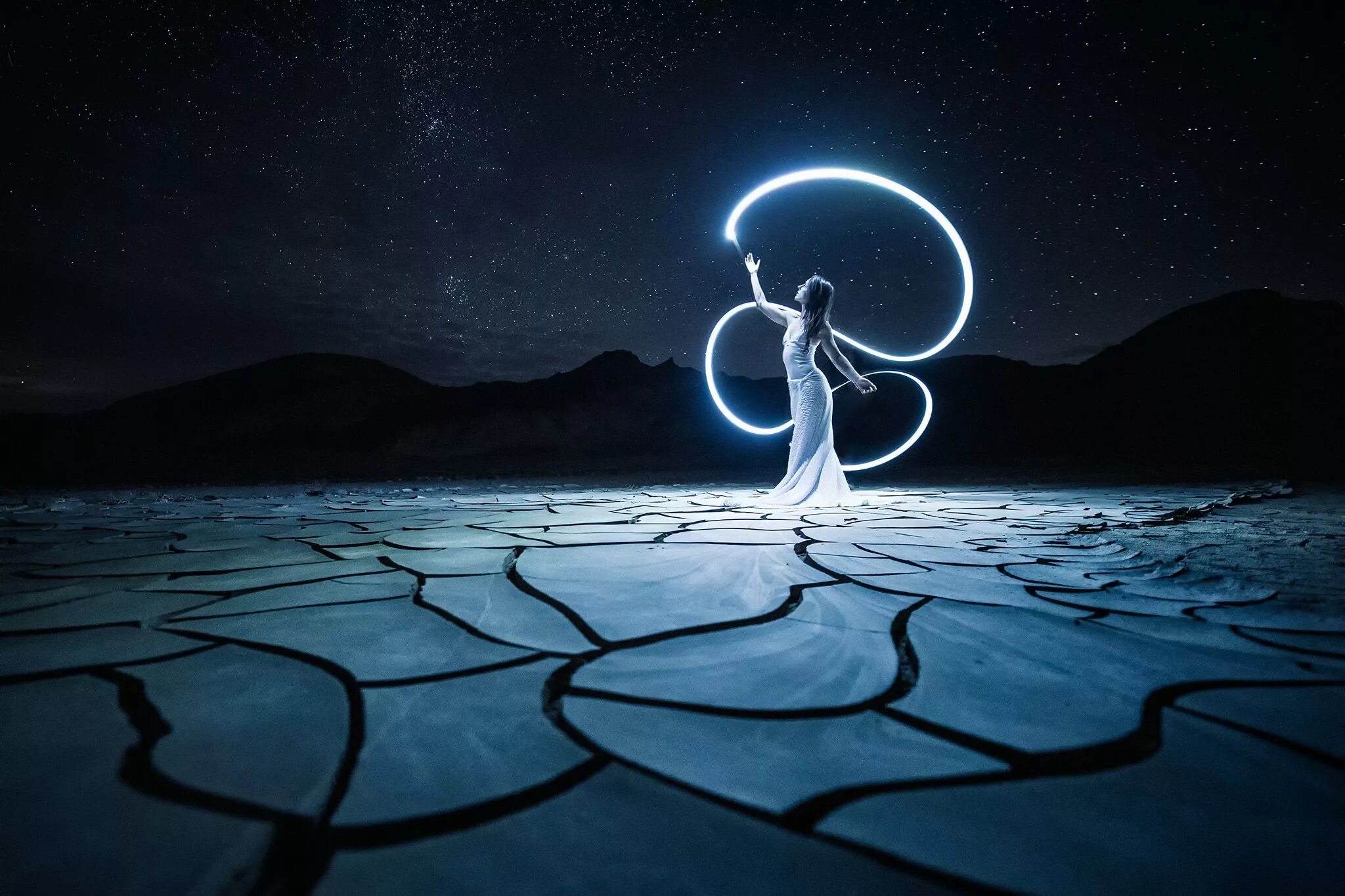 Light painter. Девочка и звезды. light painting photography. светографика хорима. freezelight.