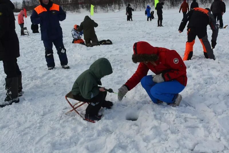 Соревнования по подледному лову на мормышку. Соревнования по спортивному рыболовству. Соревнования по зимней мормышке ОВЗ. Ловля рыбы праздник севера учащихся. Соревнования по подледному лову