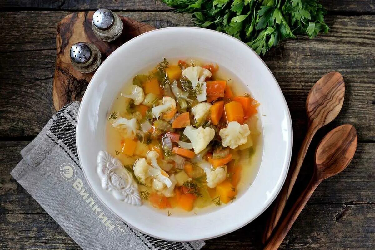 Простой суп пп рецепт. Овощной низкокалорийный суп. Овощной суп с цветной капустой. ПП супчики. Суп из цветной капусты постный.