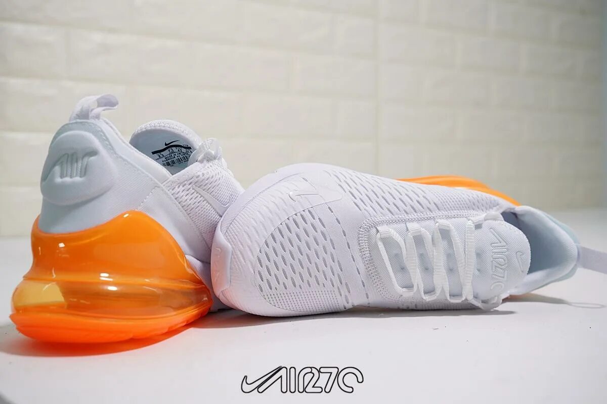 Найки на баллонах. Nike Air Max 270 White Orange. Nike Air Max 270 бело оранжевые. Найк АИР Макс 270 оранжевые. Nike Air Max 270 React White Orange.