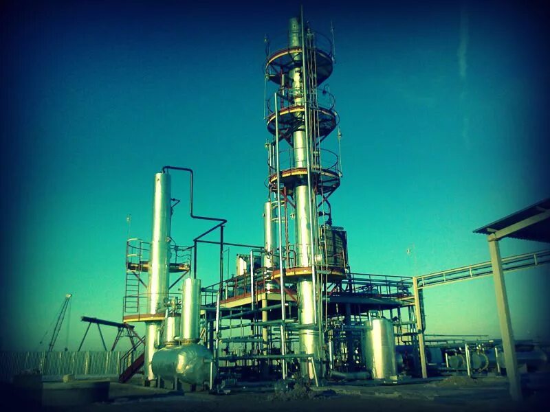 Промышленные установки. Термический крекинг нефтепродуктов. Нефтеперерабатывающий завод жуковский. Крекинг в ректификационной колонне. Каталитические колонны.