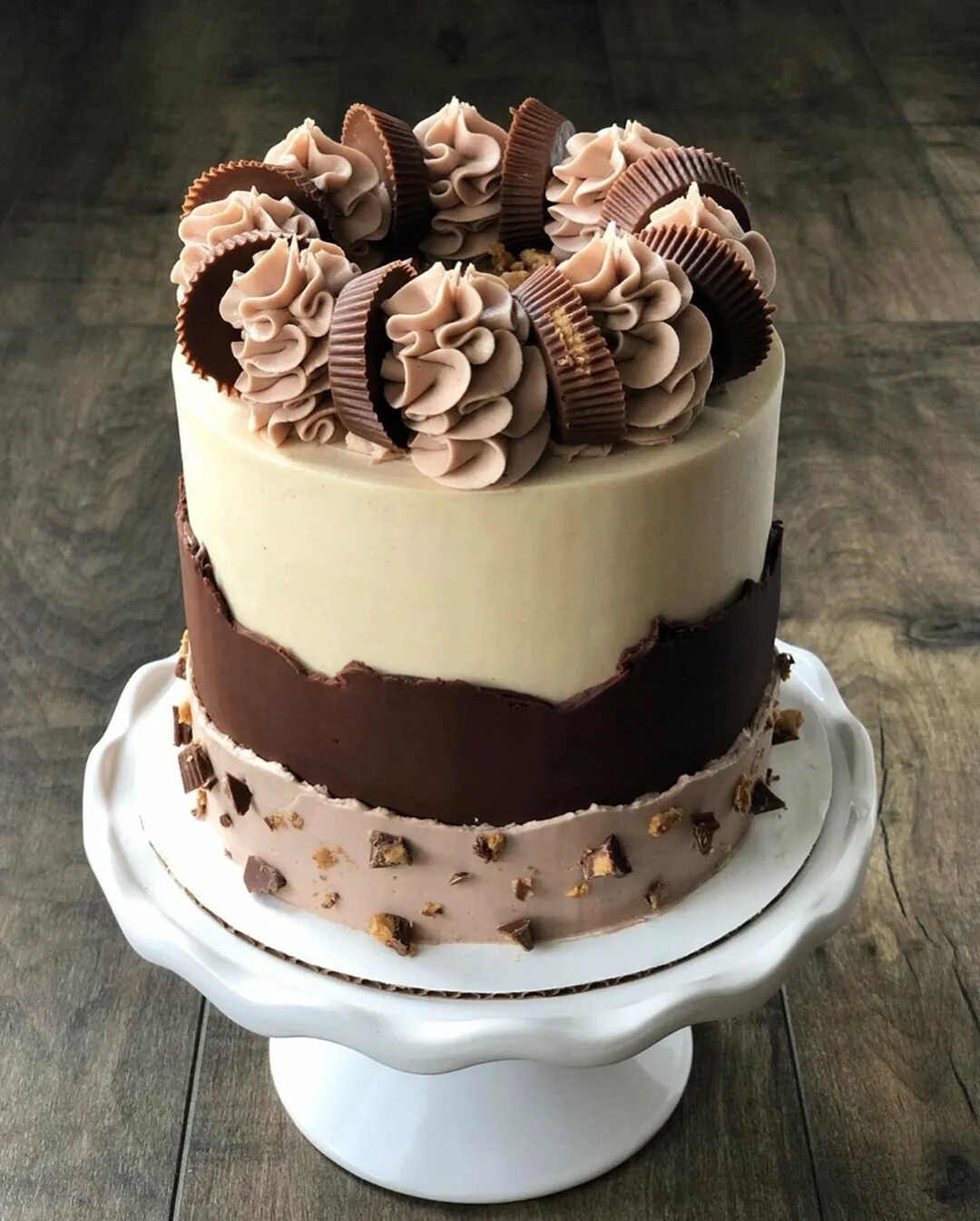 Торт сникерс с кремом чиз. Торт сникерс. Торт сникерс крепкий орешек. Торт «шоколадка». Тортодел торт сникерс.