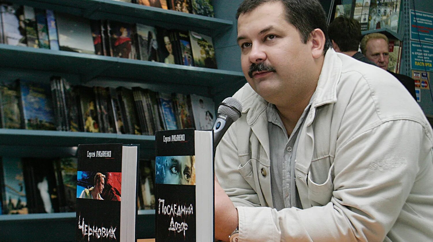 Фантаст лукьяненко. Сергей лукьяненко. сергей лукьяненко 2025. писатель-фантаст сергей лукьяненко. сергей лукьяненко 2025.
