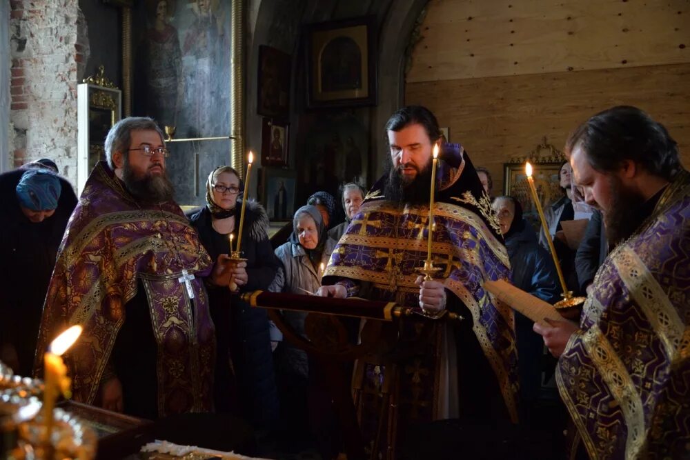 чтение евангелия храм живоначальной троицы. протоиерей андрей новиков. евангелие сегодня храм живоначальной троицы. храм живоначальной троицы в хорошеве. троица богослужение.