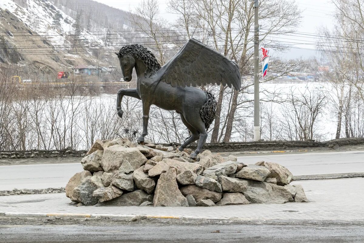 крылатый конь златоуст. челябинская область златоуст крылатый конь. крылатый конь златоуст. златоуст город крылатого коня. памятники коня златоуста.