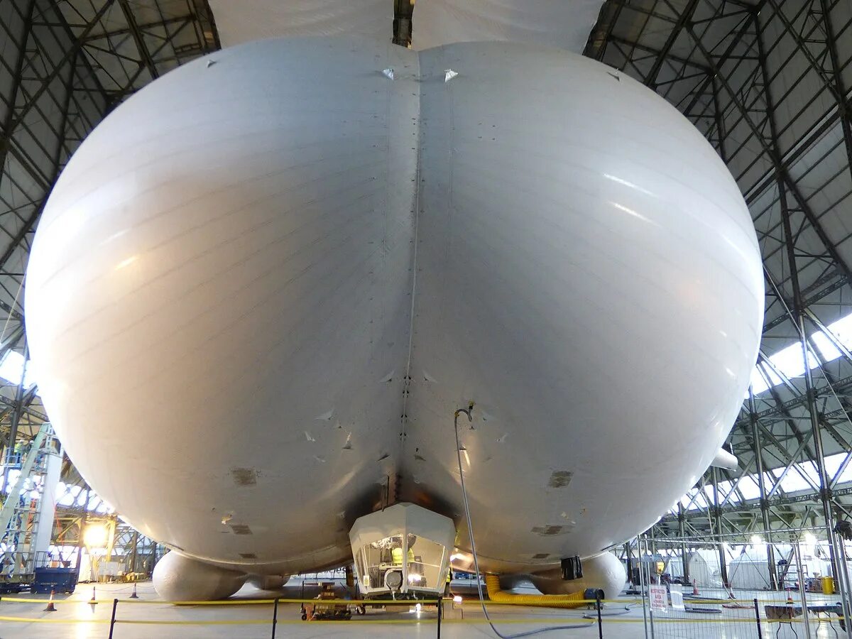 Дирижабль Airlander 10. Дирижабль Airlander 10 внутри. Дирижабль LEMV. Airlander 10 крушение. В виде громадного