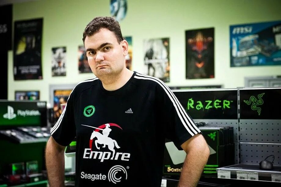 Stranger dota. Stranger dota 2. Дота 2 игра. Закупы на героев доты 2. Кольца из доты.