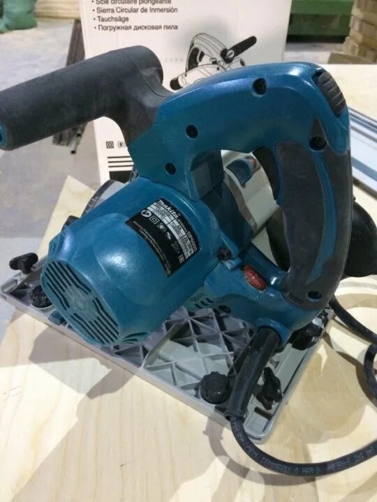 Пила погружная Makita sp6000. Дисковая пила Makita sp6000, 1300вт синий/серебристый. Макита пила дисковая погружная Makita SP 6000 упаковка коробки синяя. Пила дисковая Makita SP 6000.