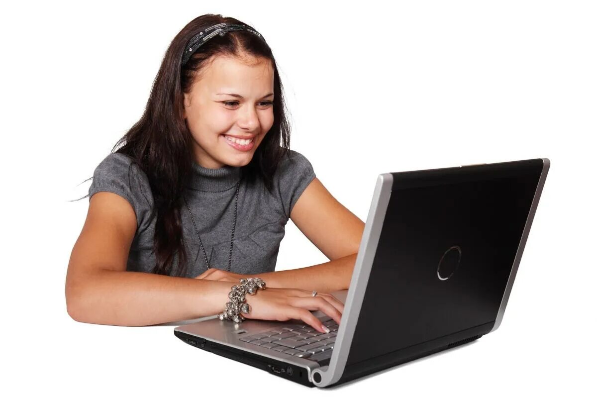 В интернете купить недорого с доставкой. Компьютер и человек. Человек за компьютером. Девушка. Девушка с ноутбуком.