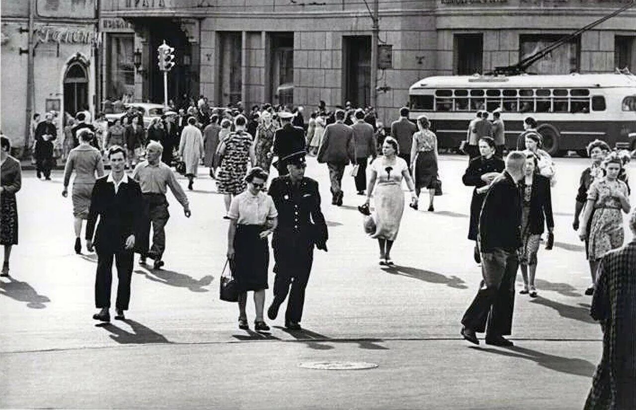 Фотографии 1956 года. Фотографии 1956 года. Москва 1956 год. Москвички 50 х годов. Ссср в цветных фотографиях жака дюпакье 1975.