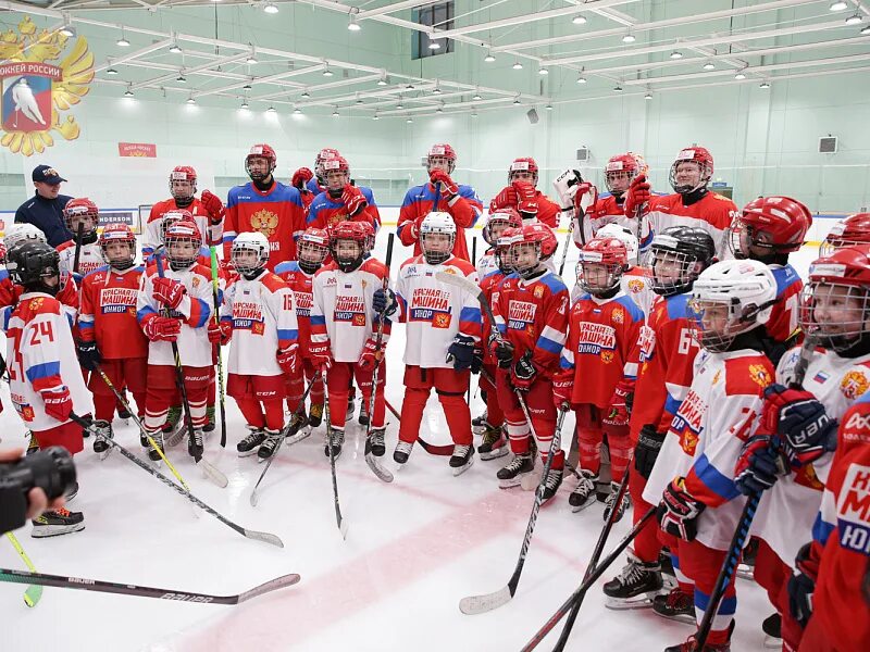 Сборная России u18 хоккей. Хоккеисты сборной России. Хоккей сборная Юниор. Красная машина Юниор. Красная машина юниор 3