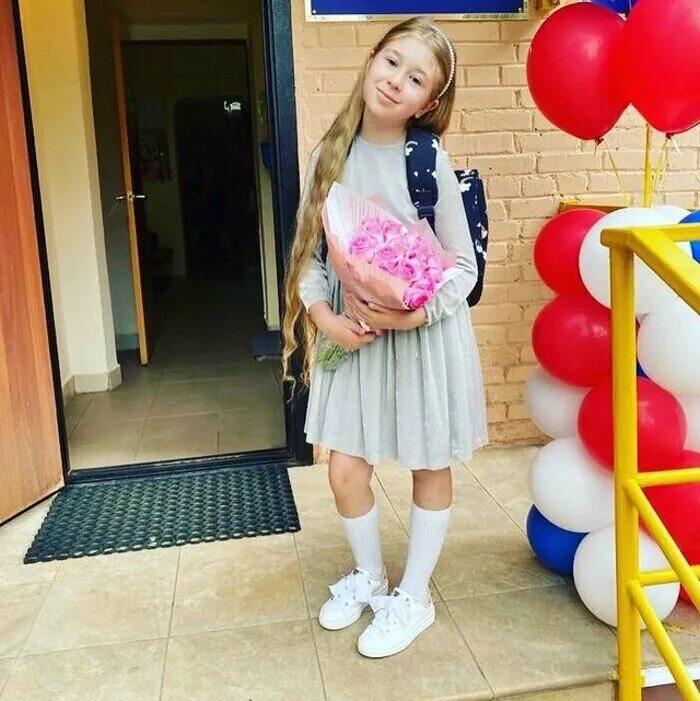 Сколько лет дочке дав