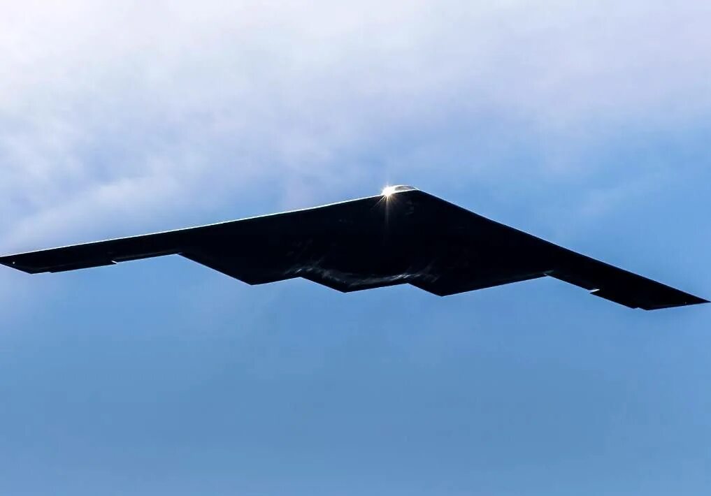 Стелс-бомбардировщик b-2. В-2 Spirit Stealth Bomber. B-2 Spirit стелс. Стелс b2 самолет невидимка. B 2 spirit характеристики