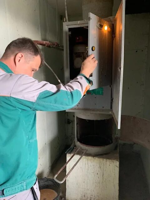 Монтаж мусоропровода. Дезинфекция ствола мусоропровода. Промывка мусорного ствола в спб himinovacii. Промывка мусорного ствола в спб himinovacii. Дезинфекция мусоропровода.