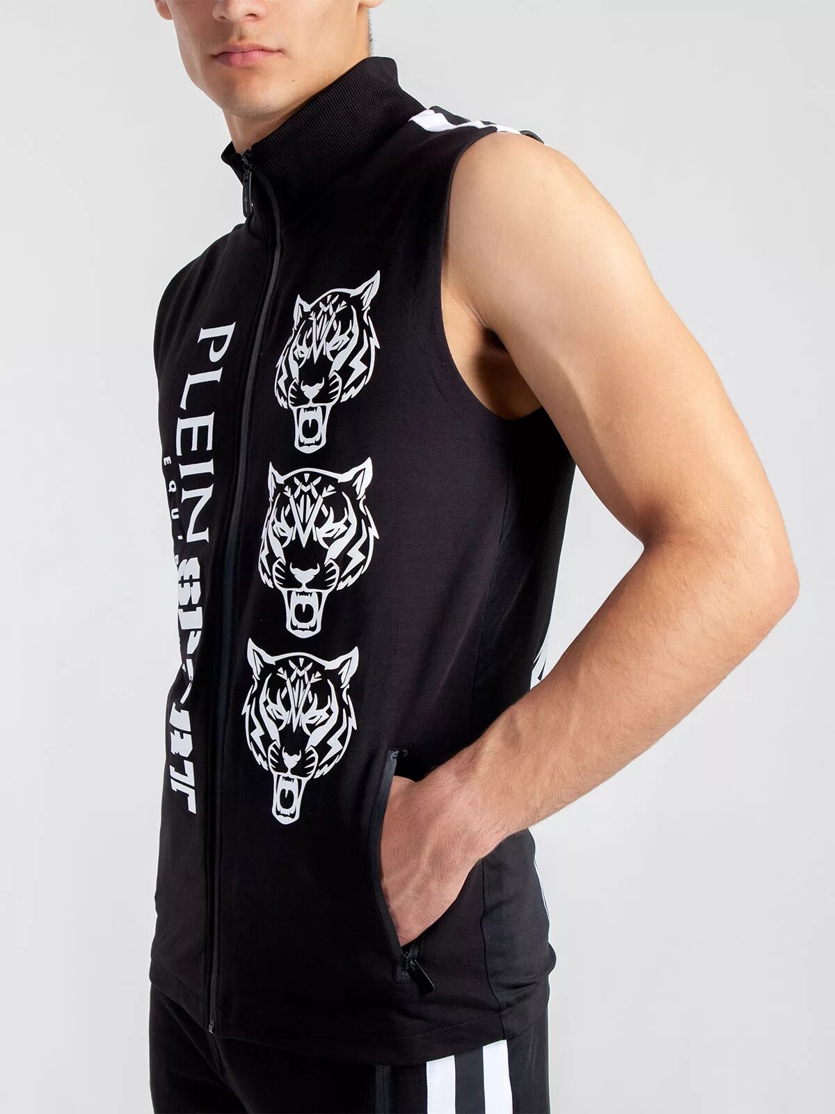 Plein sport. Жилет Philipp plein Sport. Жилетка Филипп Плейн спорт мужская. Жилет plein Sport upps105. Жилетка мужская plein Sport.