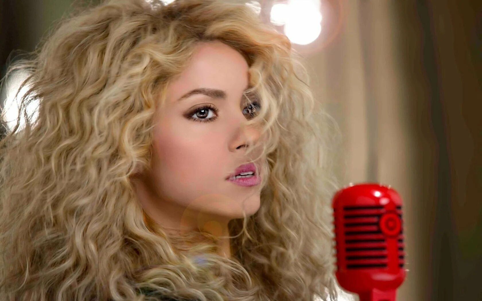 Shakira 2000.