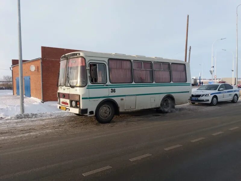 Водитель автобуса паз. ПАЗ АТП Омск. ПАЗ Урень. Автобус ПАЗ 2002 год. Автобусы Омска ПАЗ.