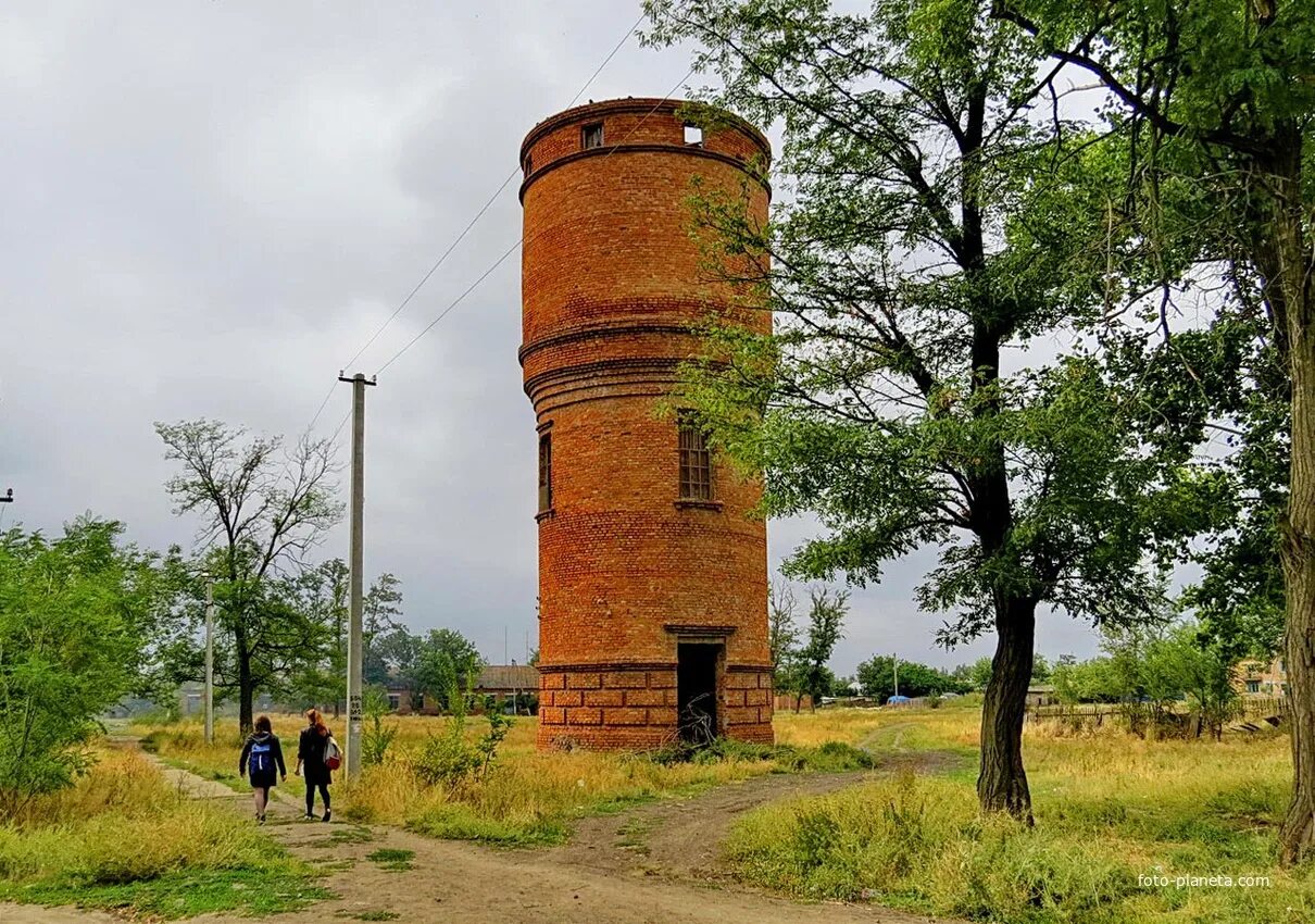 Отрадное ростовская область. Отрадное водонапорная башня. Водонапорная башня поселок гостовская. Водонапорная башня Самарская область. Водонапорные башни в Ростовской области.