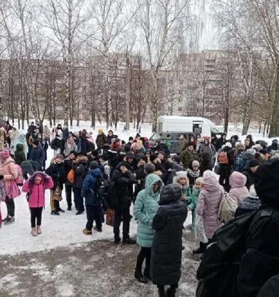 Отменили школу ульяновск. 62 Школа Ульяновск. Школа номер 50 Ульяновск. Эвакуация школы номер 62. Ульяновск школа 81 ЧП.