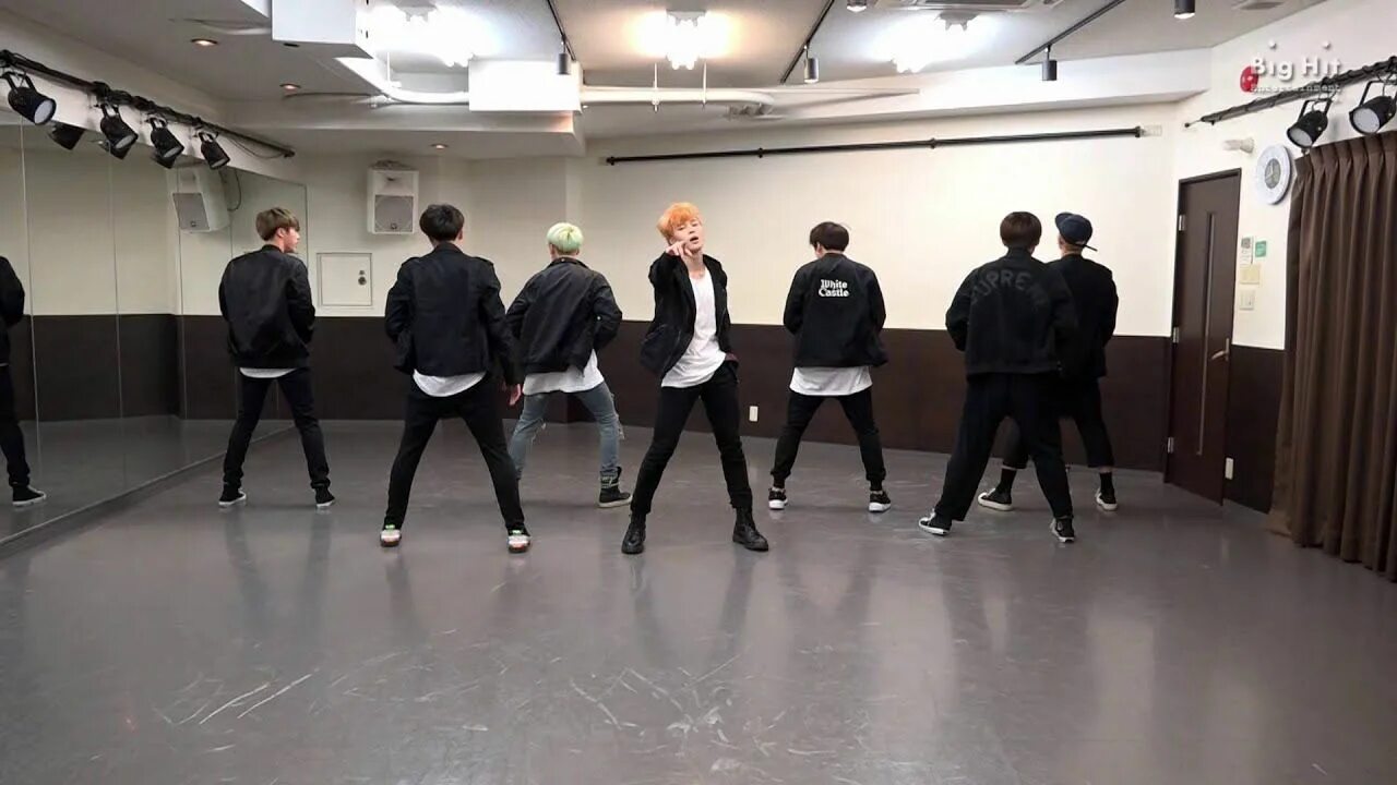 Bts practice. РАН БТС танец. Run BTS Dance Practice 2022. РАН БТС дэнс практика. Run BTS дэнс практика.