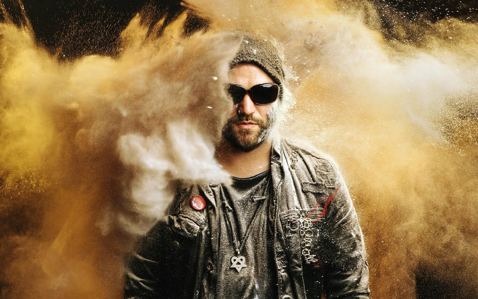 Стильные мужские очки. Ленни кравиц в очках. Парень в машине. Брутальный мужчина. Красивый мужчина в шляпе.