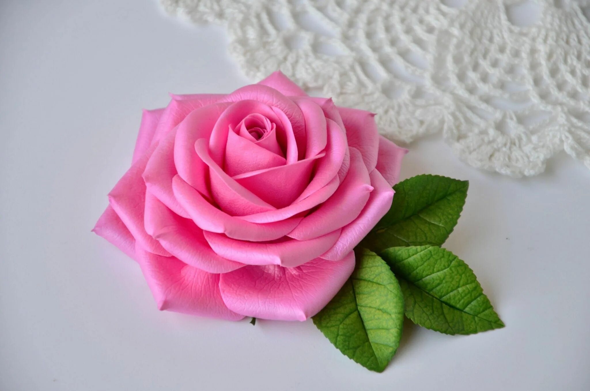 Мастер класс розочка. Розы из фоамирана. Розочки из фоамирана. Поделки из фоамирана цветы. Цветы из Фамио.