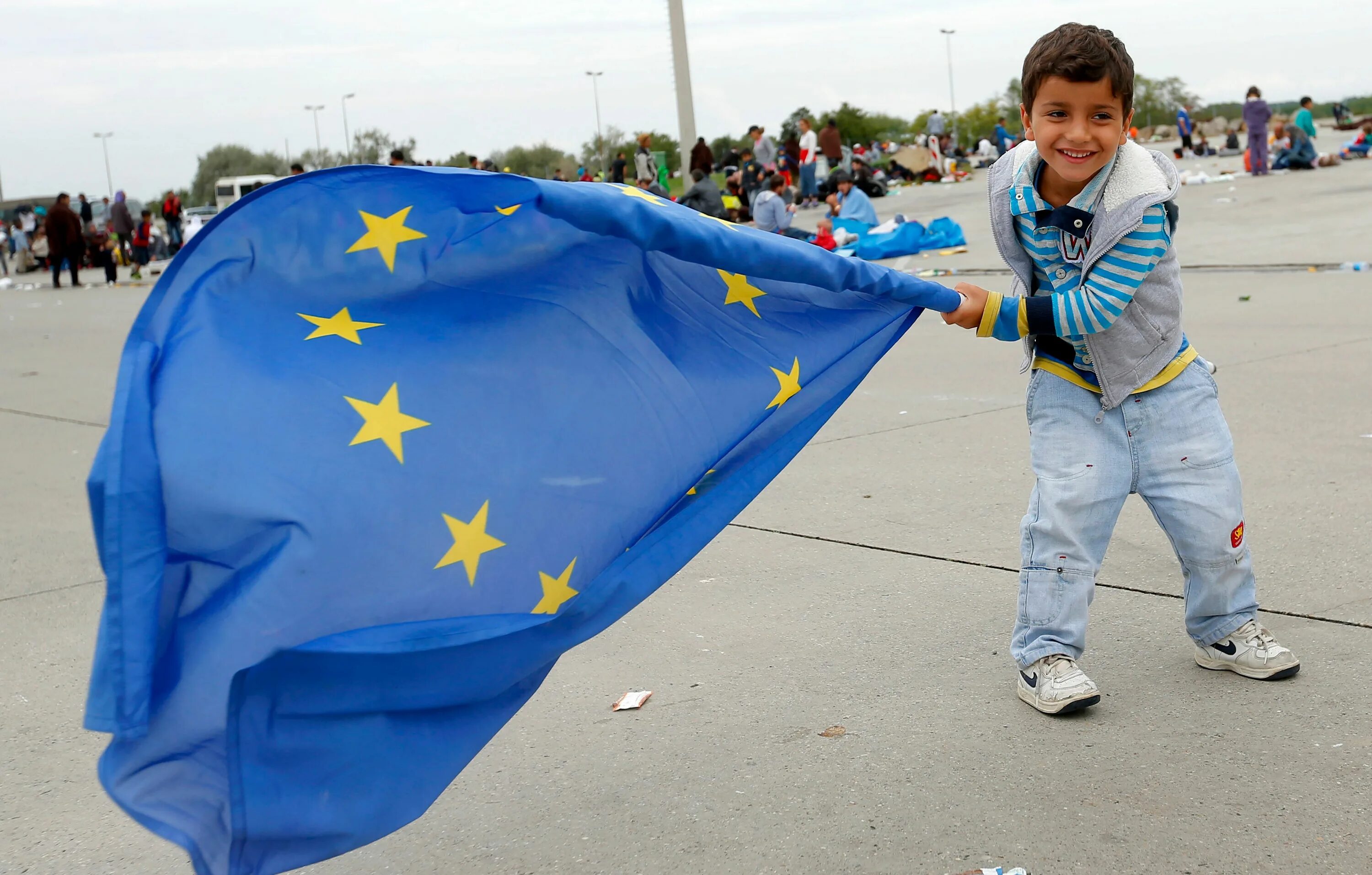Европа 2015 год. Беженцы в Евросоюзе. Дети Евросоюз. Евросоюз кризис. Миграция Евросоюз.