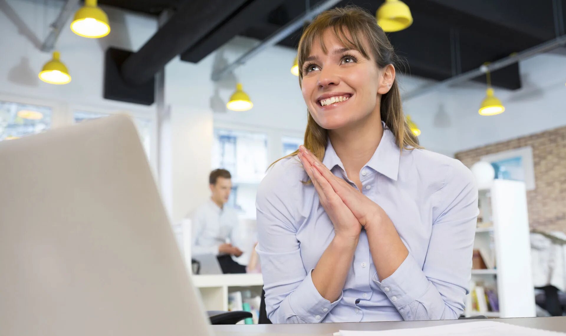 Менеджер по торгам и тендерам. Деловой человек. Специалист по тендерам. Тендер менеджер. Предприятия и организации.