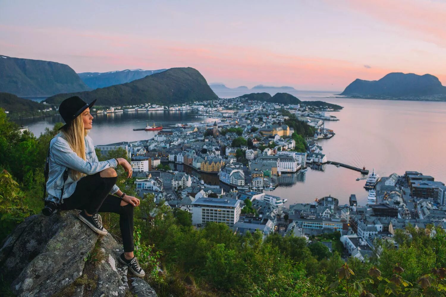 Ставангер Норвегия фьорды. Олесунн(Alesund),Норвегия. Бугейнес Норвегия. Руостефьельбмá Норвегия.