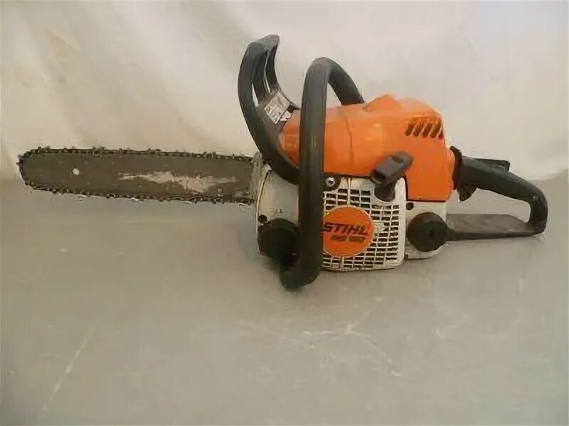 Бензопила штиль мс 180. Stihl ms 180 c. Штиль 111 бензопила. Бензопила штиль 180. Как правильно заводить бензопилу штиль.